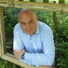 izr. prof. dr. Dan Podjed